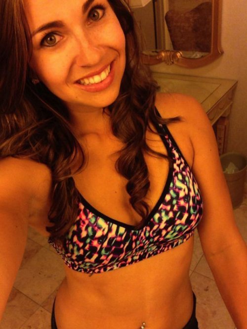 Девушки из соцсетей (22 фото)