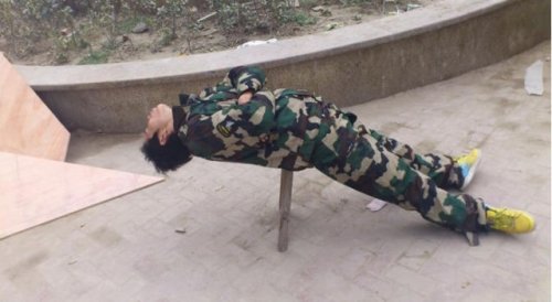 Уснувшие в самых неожиданных местах (34 фото)