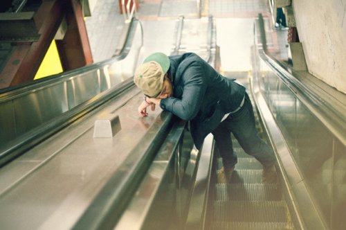 Уснувшие в самых неожиданных местах (34 фото)