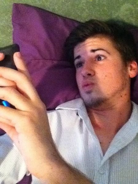 С каким выражением лица модно делать селфи (24 фото) С каким выражением лица модно делать селфи (24 фото)