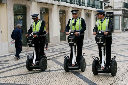 Полицейский транспорт в разных странах мира (10 фото)