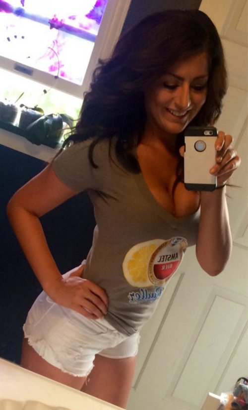 Девушки в шортиках (19 фото)