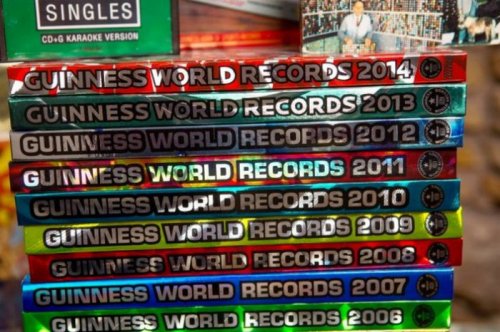 Рекорд Гиннесса благодаря Книге рекордов Гиннесса (3 фото)