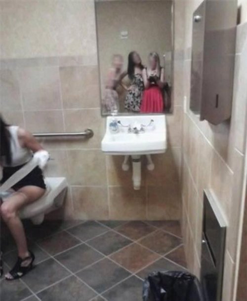 Неудачные селфи с отражением (20 фото)