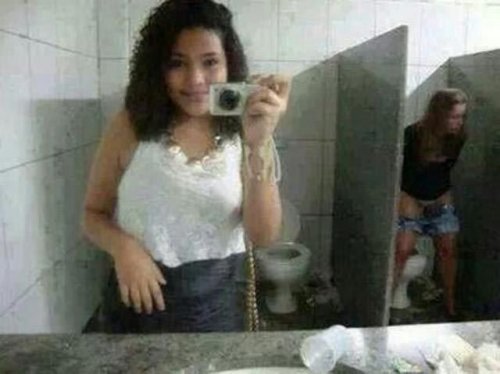 Неудачные селфи с отражением (20 фото)