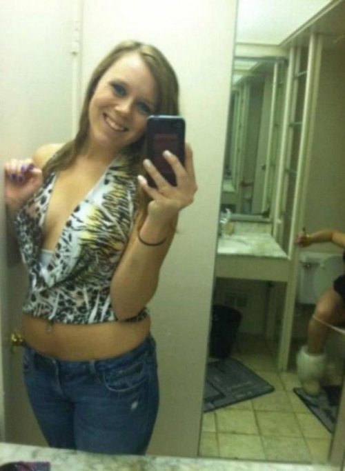 Неудачные селфи с отражением (20 фото)