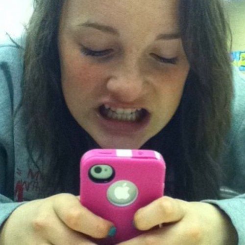 С каким выражением лица модно делать селфи (24 фото)