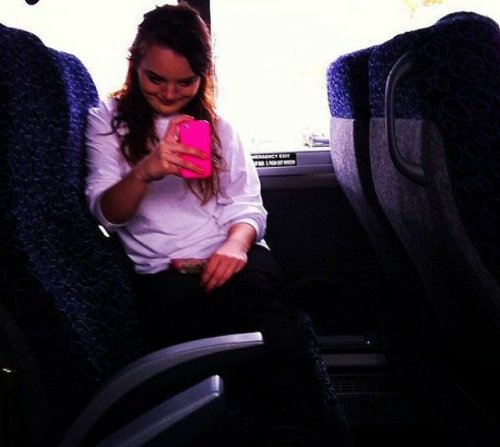 С каким выражением лица модно делать селфи (24 фото)