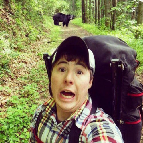 С каким выражением лица модно делать селфи (24 фото)