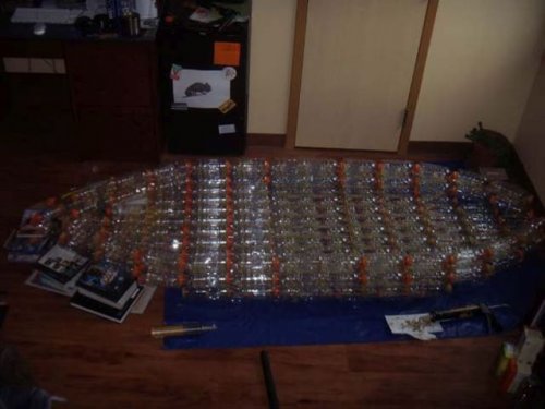 Самодельная лодка из пластиковых бутылок (9 фото)