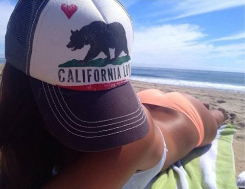 Соблазнительные девичьи попки (23 фото)