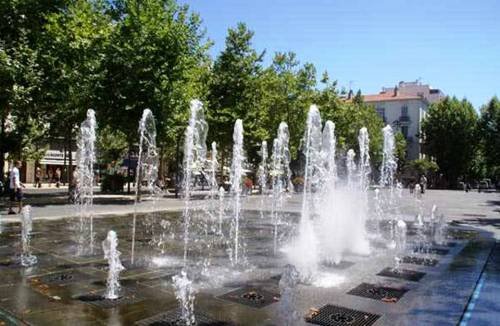 Прикольные фонтаны со всего света (25 фото)