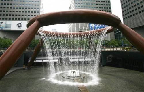 Прикольные фонтаны со всего света (25 фото)