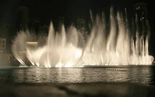 Прикольные фонтаны со всего света (25 фото)