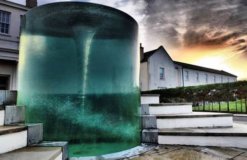 Прикольные фонтаны со всего света (25 фото)