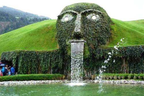 Прикольные фонтаны со всего света (25 фото)