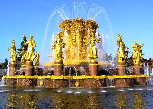 Прикольные фонтаны со всего света (25 фото)