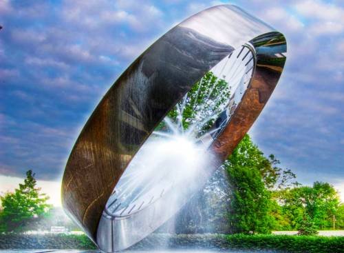 Прикольные фонтаны со всего света (25 фото)