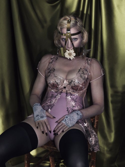 Мадонна в откровенной фотосессии для журнала Interview (11 фото)