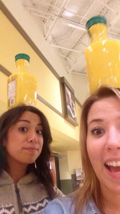 Девушки дурачатся (25 фото)