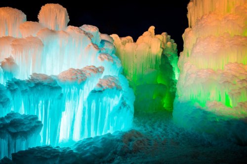 Волшебный замок льда и пламени (14 фото)