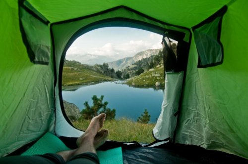 Завораживающие пейзажи из туристической палатки (16 фото)
