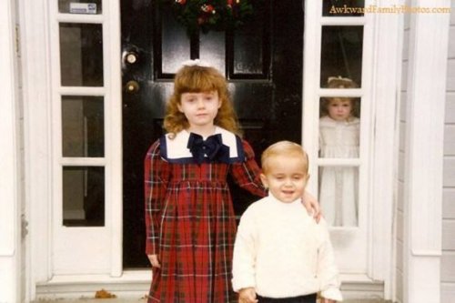Дети, благодаря которым семейные фотографии стали уникальными (20 фото)