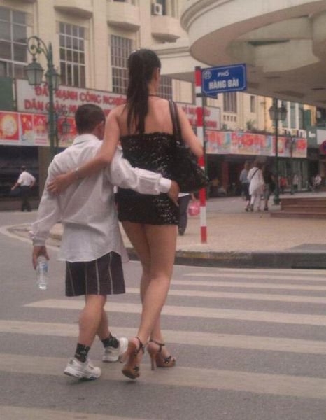 О крутости парня судят по девушке рядом с ним (25 фото)