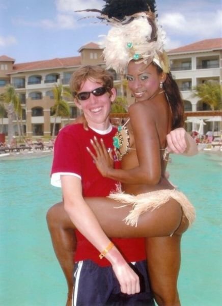 О крутости парня судят по девушке рядом с ним (25 фото)