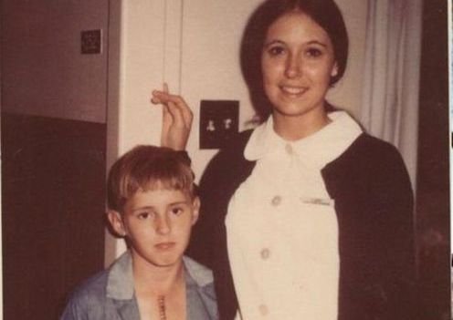 Трогательная встреча мужчины с медсестрой, которая ухаживала за ним после операции (5 фото)