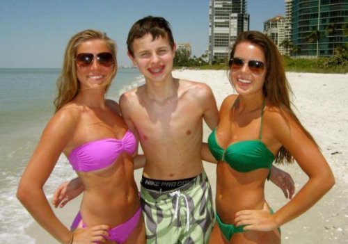 О крутости парня судят по девушке рядом с ним (25 фото)