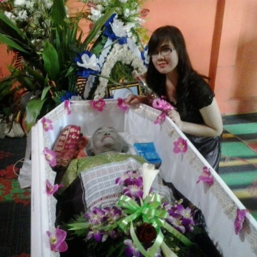 Селфи на похоронах (21 фото)