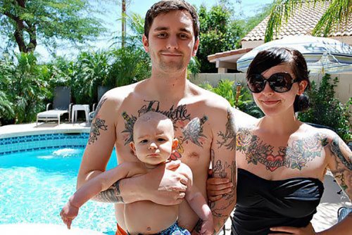 Родители с татуировками со своими малышами (28 фото)