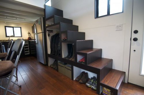 Уютный домик на колёсах для путешественников (19 фото)