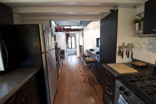 Уютный домик на колёсах для путешественников (19 фото)