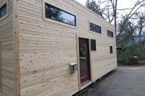 Уютный домик на колёсах для путешественников (19 фото)