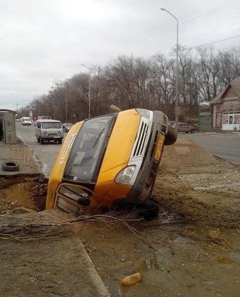 Необычные и впечатляющие аварии и ДТП (23 фото)