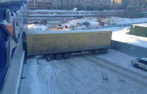 Необычные и впечатляющие аварии и ДТП (23 фото)