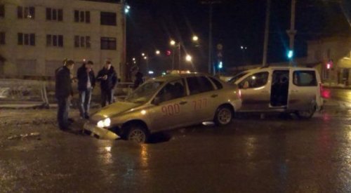 Необычные и впечатляющие аварии и ДТП (23 фото)