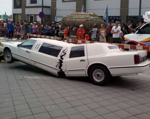 Необычные и впечатляющие аварии и ДТП (23 фото)