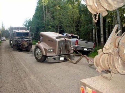 Необычные и впечатляющие аварии и ДТП (23 фото)