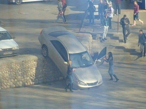 Необычные и впечатляющие аварии и ДТП (23 фото)