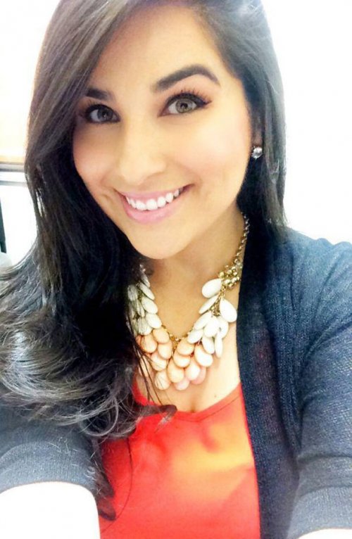 Самострелы девушек на рабочем месте (24 фото)