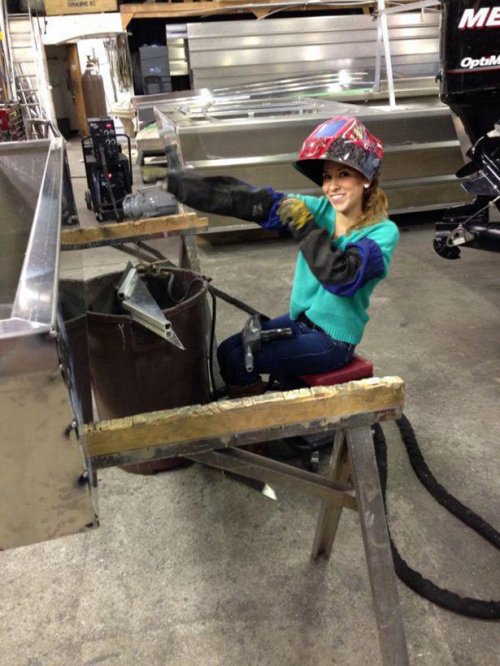 Самострелы девушек на рабочем месте (24 фото)