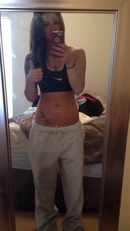 Девушки в спортивных бра (22 фото)