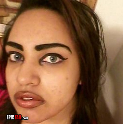 Жертвы макияжа (20 фото)