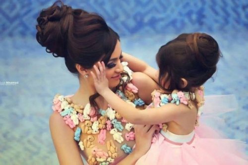 Красавицы мамы и дочки в одинаковой одёжке (32 фото)