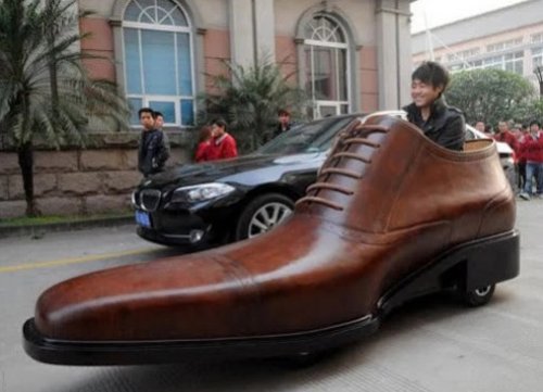 Необычные автомобили в виде обуви (10 фото)