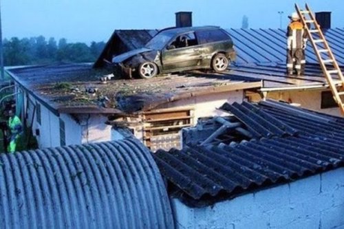 Необычные аварии и впечатляющие ДТП (25 фото)