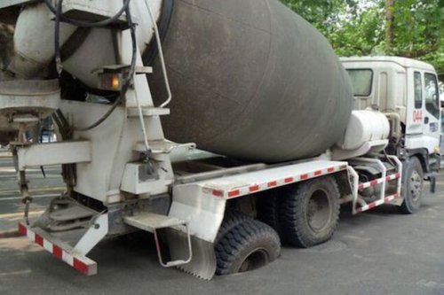 Необычные аварии и впечатляющие ДТП (25 фото)